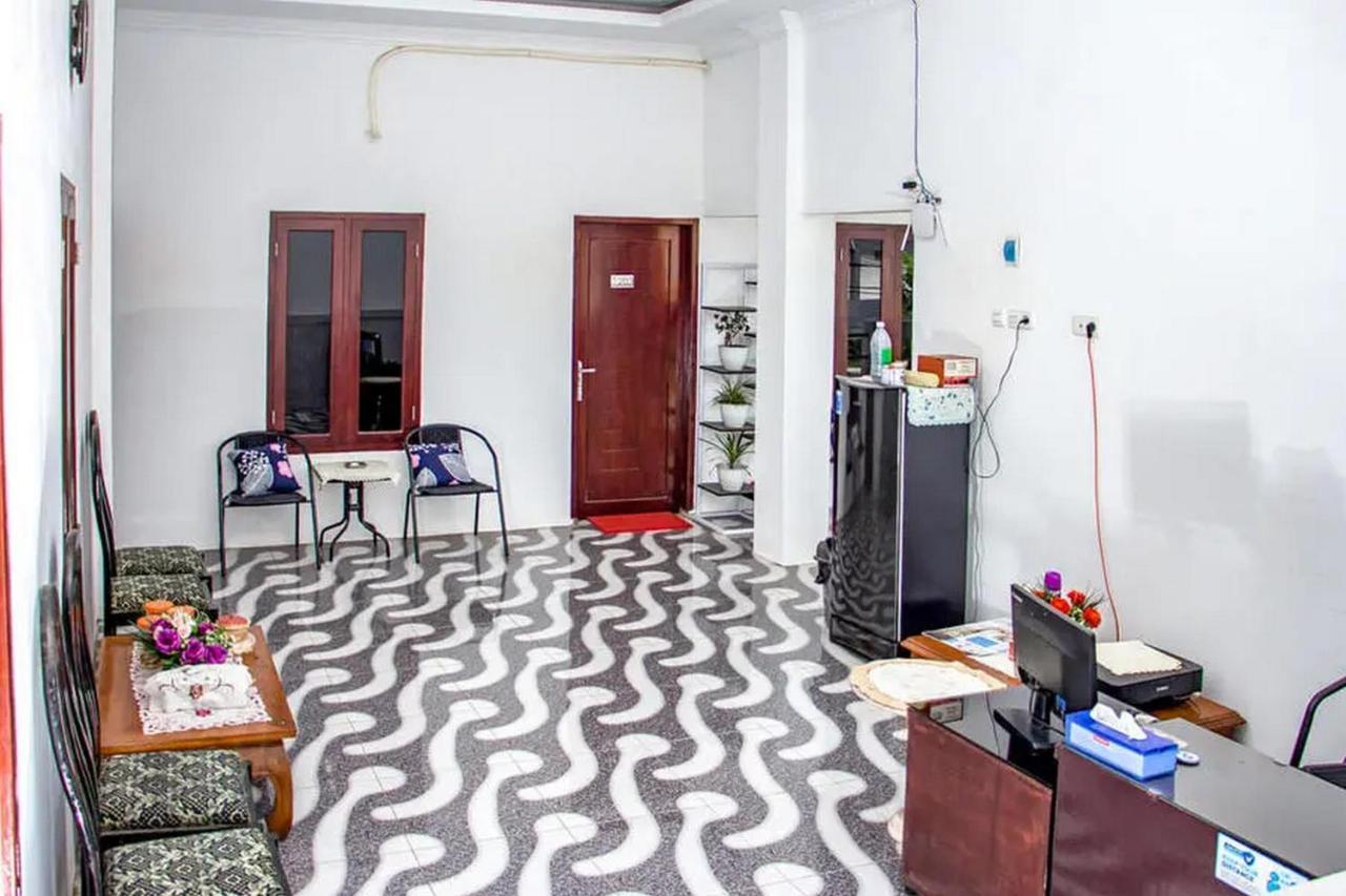 Samar Wulu Guest House Syariah Mitra Reddoorz Near Ketapang Ketapang  Exteriör bild